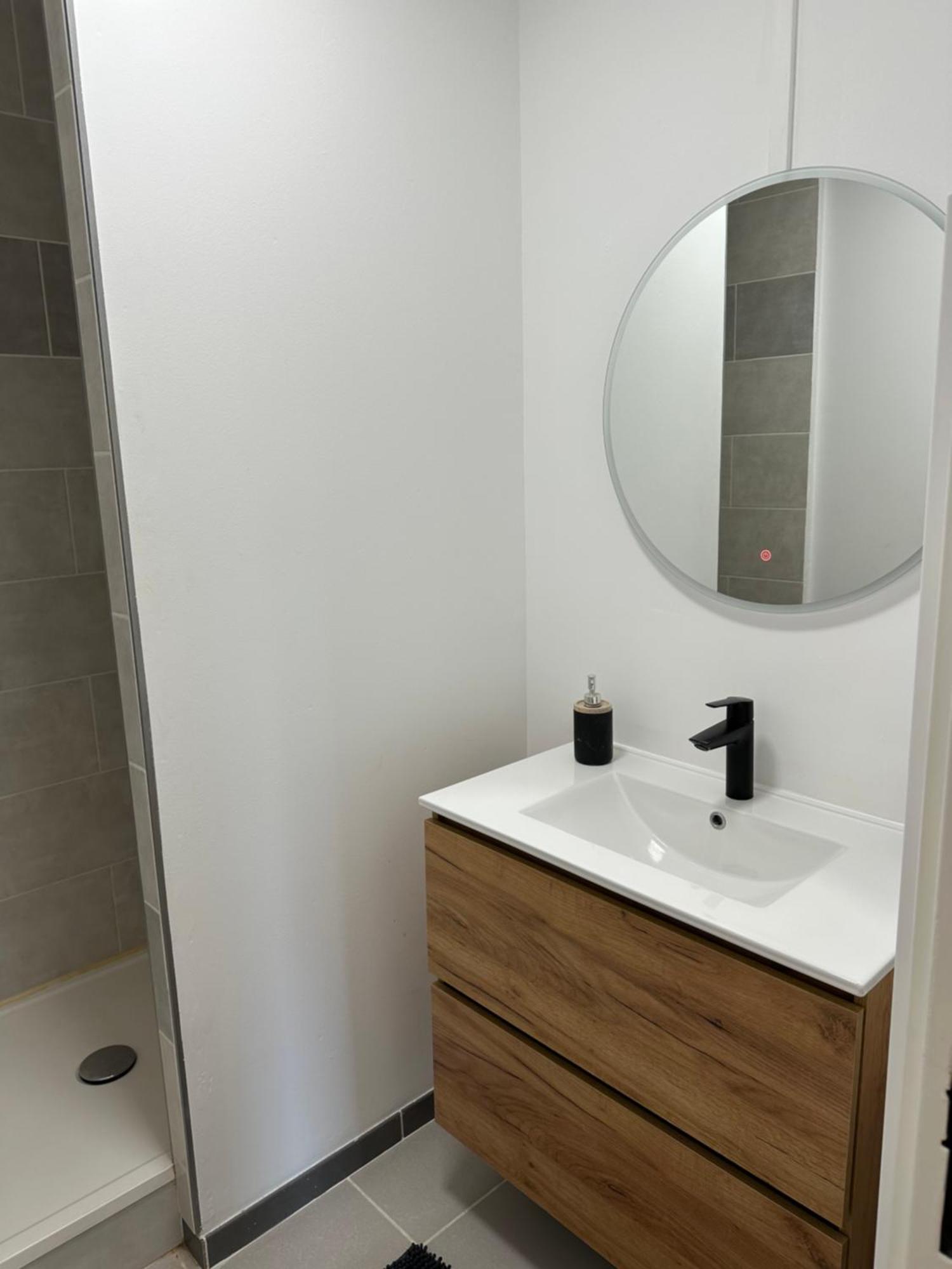 Le Grand Parc 13 - 2 Chambres - Wifi - Parking Châteauroux المظهر الخارجي الصورة
